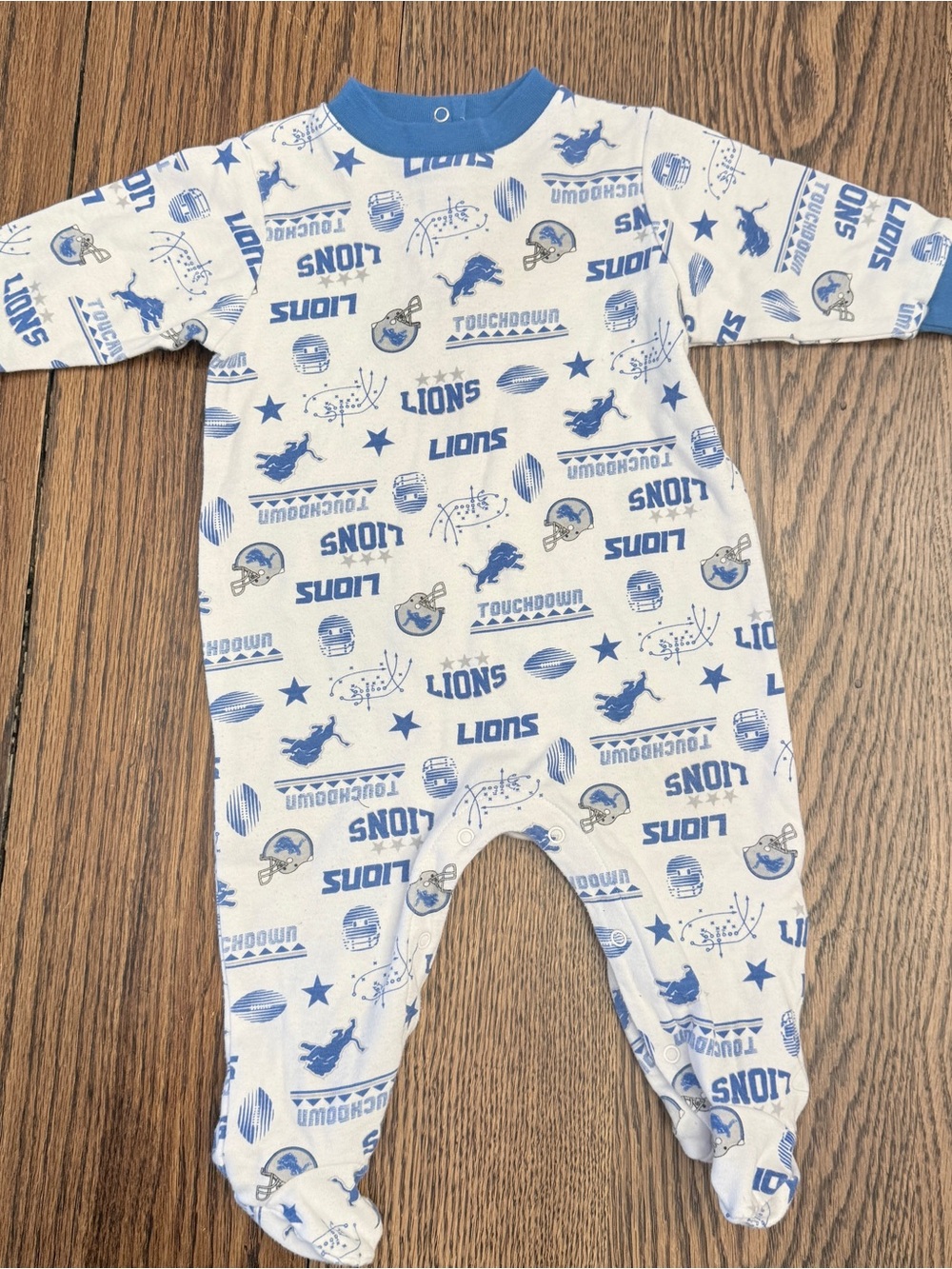 NFL TEAM APPAREL Detroit Lions Football
Infant sleeper onsie size 3-6 mo EUC